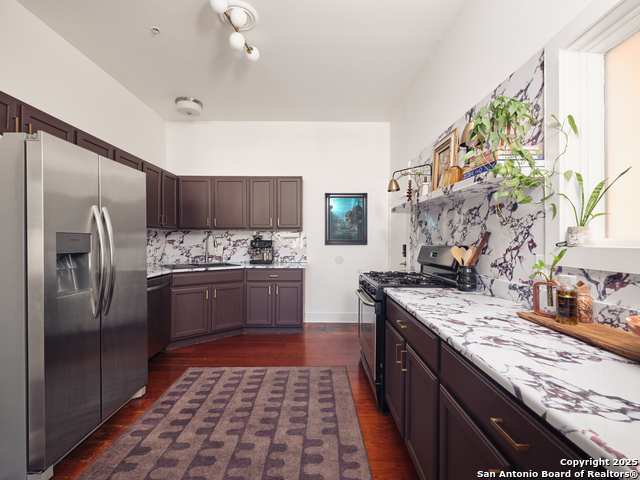 Image 9 of 31 For 400 Guenther Street E 1203