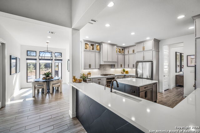 Listing photo id 5 for 1408 Corkscrew