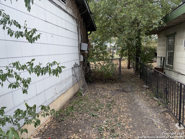 Image 21 of 24 For 914 San Angelo