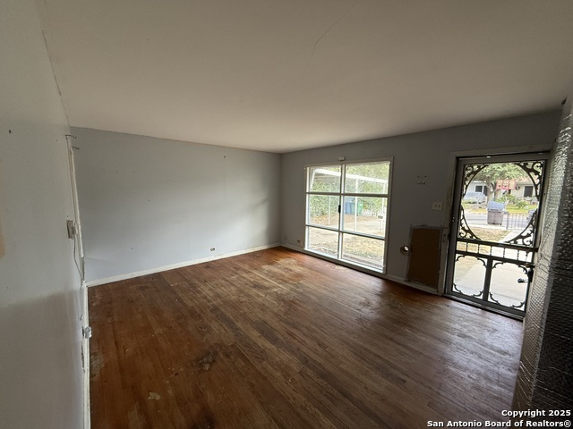 Image 5 of 24 For 914 San Angelo