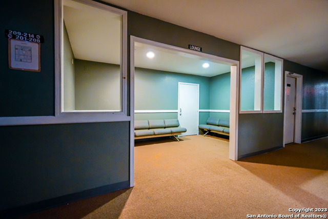 Listing photo id 11 for 3603 Fredericksburg Rd