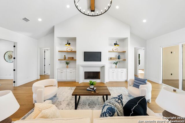 Image 7 of 56 For 456 Rio Azul Dr