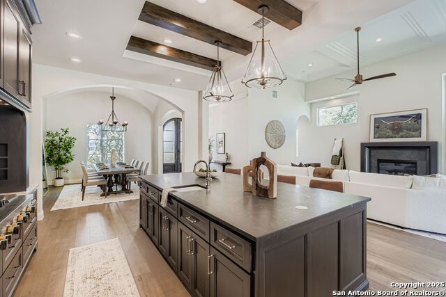 Listing photo id 12 for 6907 Bluff Run