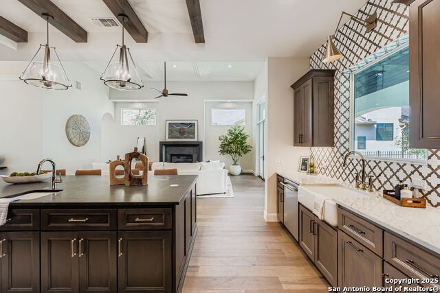 Listing photo id 13 for 6907 Bluff Run