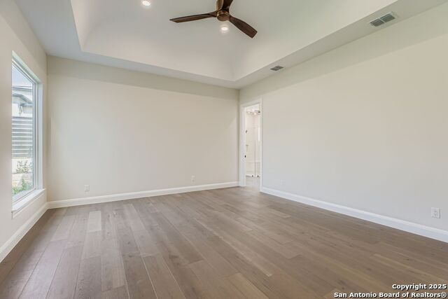 Listing photo id 15 for 6907 Bluff Run