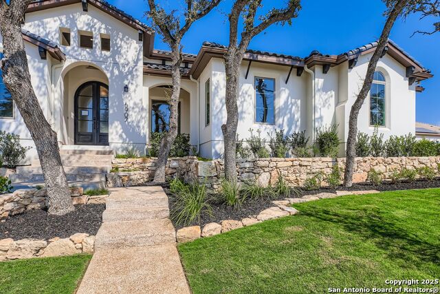 Listing photo id 1 for 6907 Bluff Run