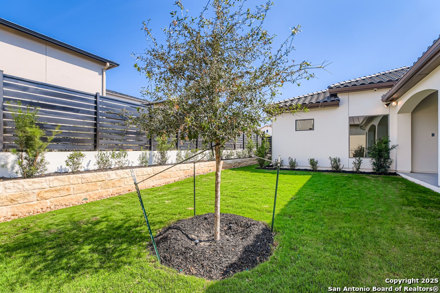 Listing photo id 30 for 6907 Bluff Run