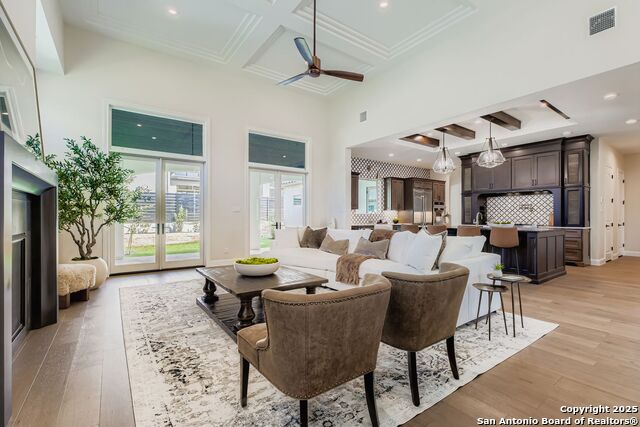 Listing photo id 3 for 6907 Bluff Run