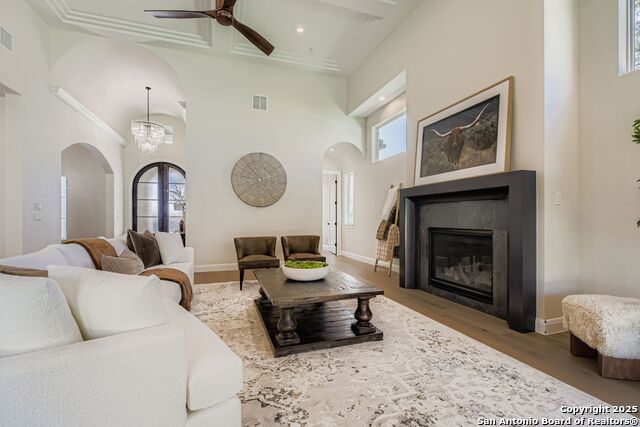 Listing photo id 5 for 6907 Bluff Run