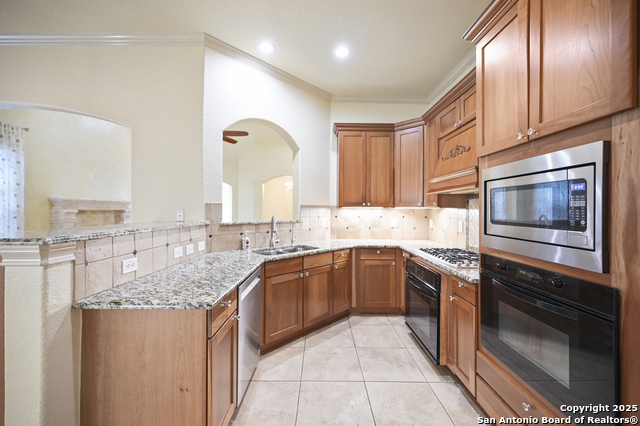 Image 11 of 29 For 13806 Oakview Cove