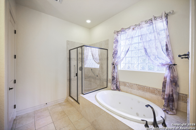 Image 16 of 29 For 13806 Oakview Cove