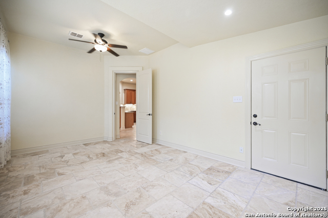 Image 18 of 29 For 13806 Oakview Cove