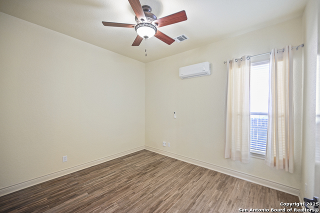 Image 24 of 29 For 13806 Oakview Cove
