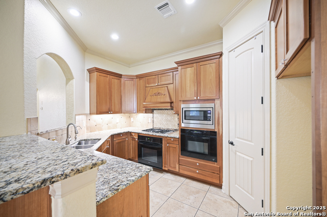 Image 4 of 29 For 13806 Oakview Cove