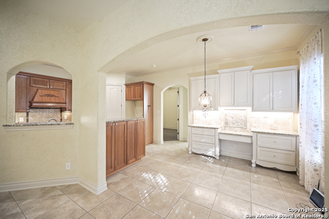 Image 9 of 29 For 13806 Oakview Cove
