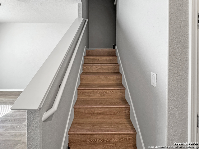 Image 18 of 26 For 9721 Sandy Ridge