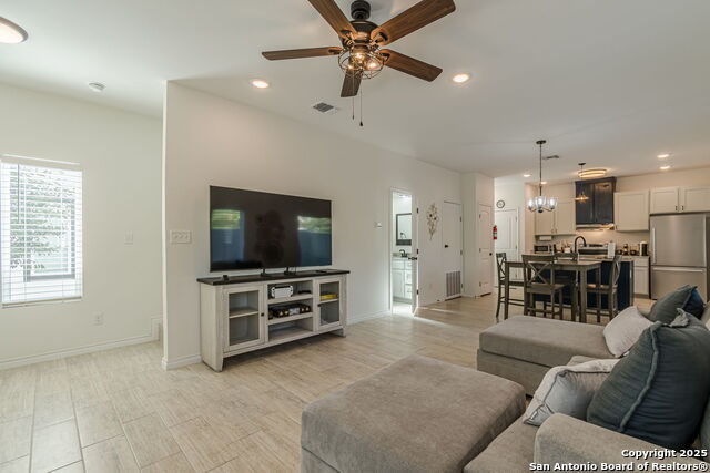 Image 7 of 19 For 523 Ruiz 103