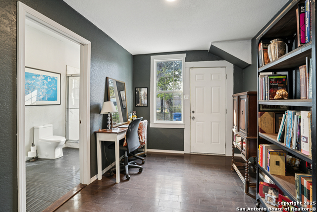 Image 13 of 26 For 1027 Poplar  