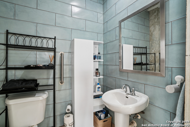 Image 18 of 26 For 1027 Poplar  