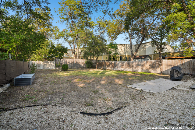 Image 25 of 26 For 1027 Poplar  