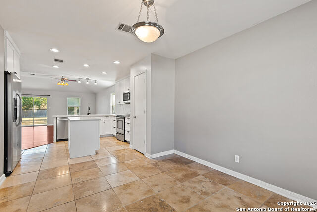 Image 14 of 31 For 8927 John Barrett