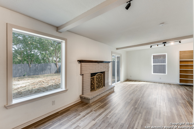 Listing photo id 10 for 3611 Devon  