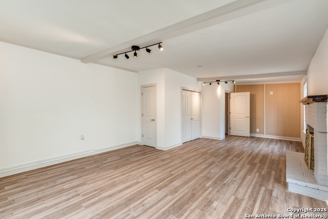 Listing photo id 12 for 3611 Devon  