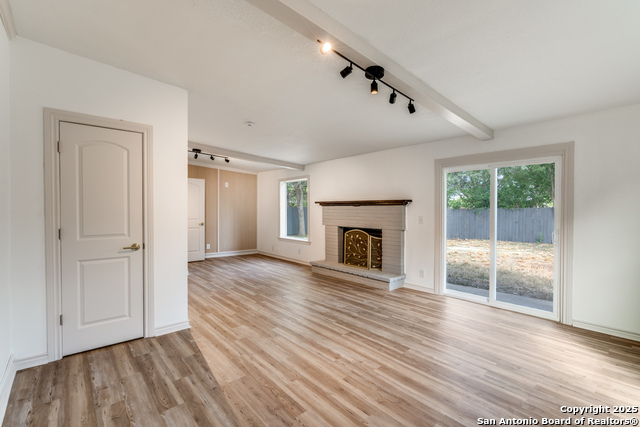 Listing photo id 13 for 3611 Devon  