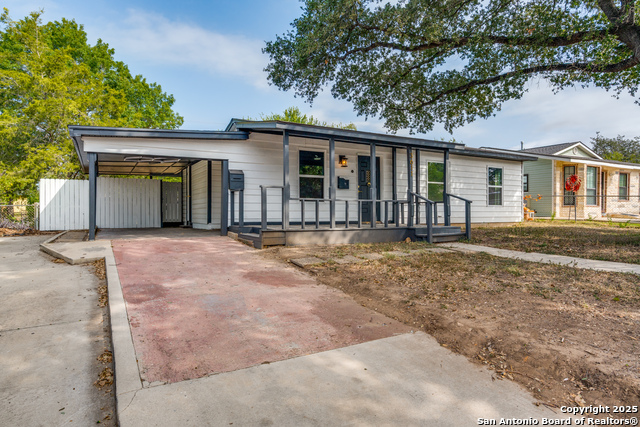 Listing photo id 0 for 3611 Devon  