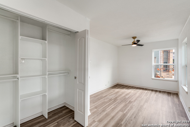 Listing photo id 19 for 3611 Devon  