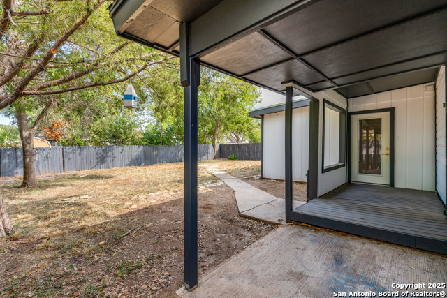 Listing photo id 21 for 3611 Devon  