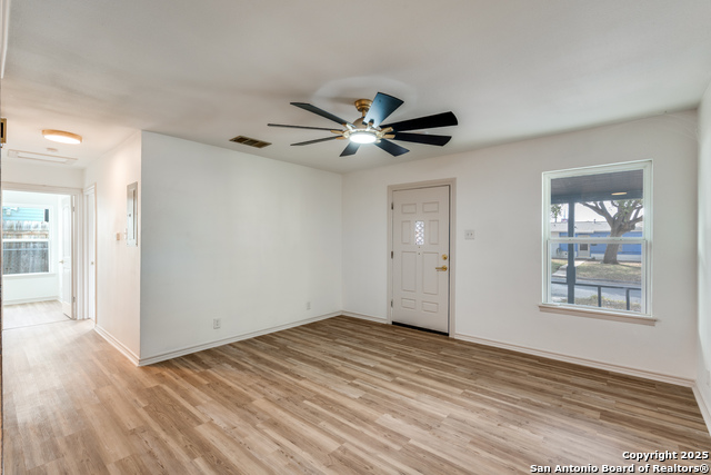 Listing photo id 2 for 3611 Devon  