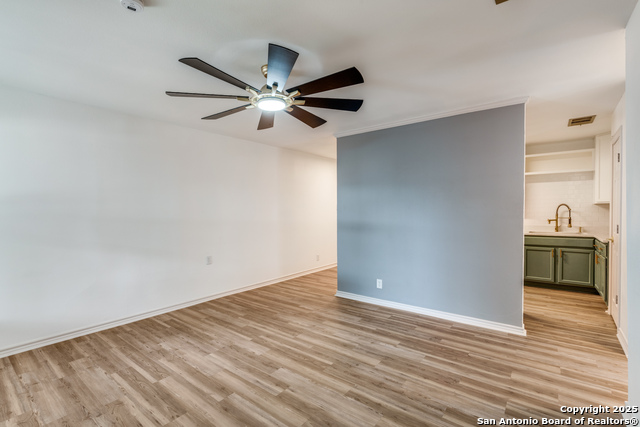 Listing photo id 4 for 3611 Devon  