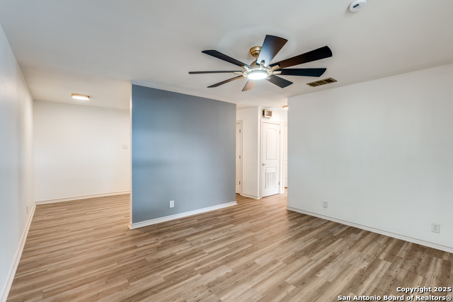 Listing photo id 5 for 3611 Devon  