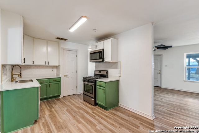 Listing photo id 6 for 3611 Devon  