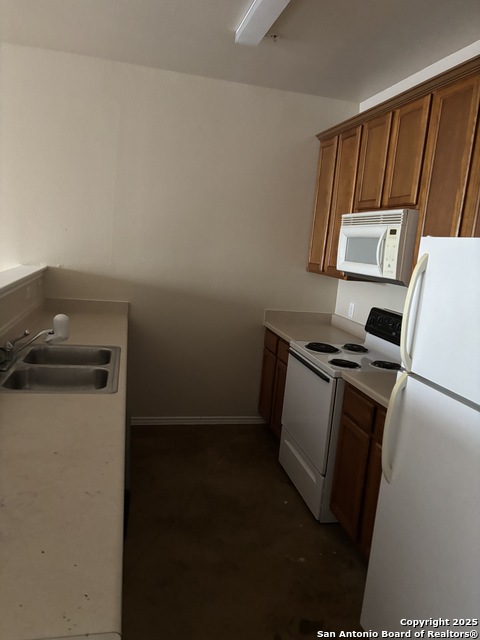 Listing photo id 9 for 10614 Mathom