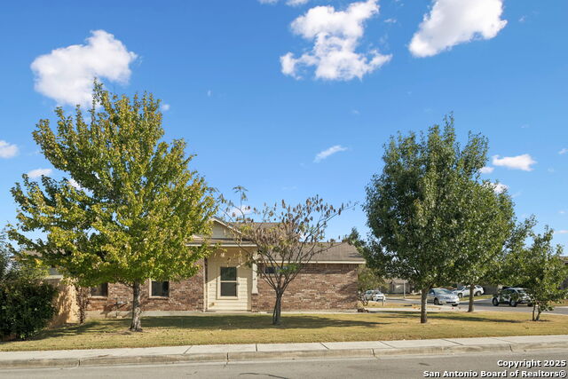 Listing photo id 0 for 2607 Diamondback