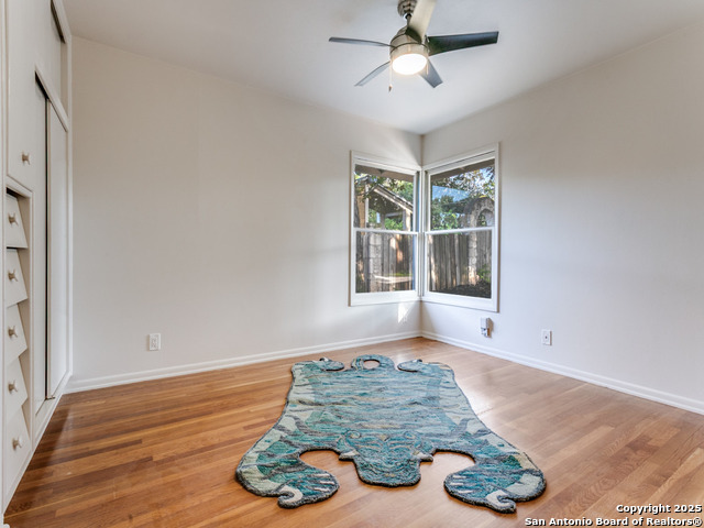 Listing photo id 13 for 2022 Edgehill Dr