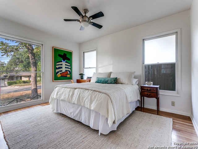 Listing photo id 14 for 2022 Edgehill Dr