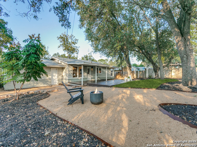 Listing photo id 22 for 2022 Edgehill Dr