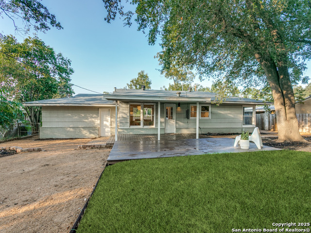 Listing photo id 23 for 2022 Edgehill Dr