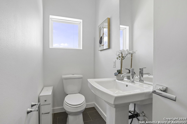 Image 12 of 21 For 811 Elmira Unit 2 E 2