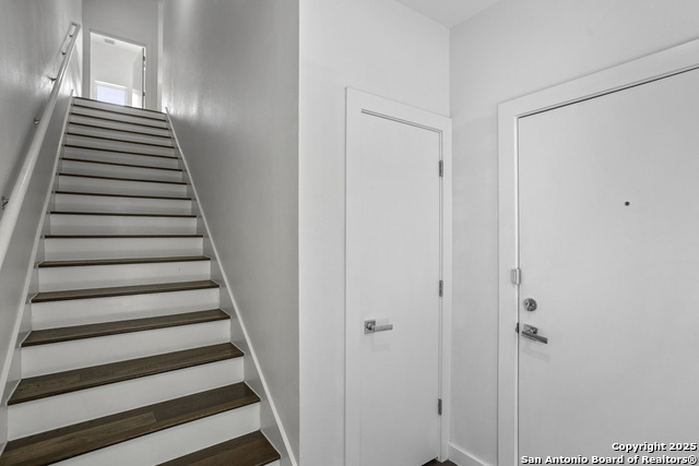 Image 13 of 21 For 811 Elmira Unit 2 E 2