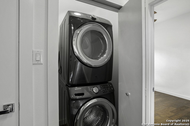 Image 14 of 21 For 811 Elmira Unit 2 E 2