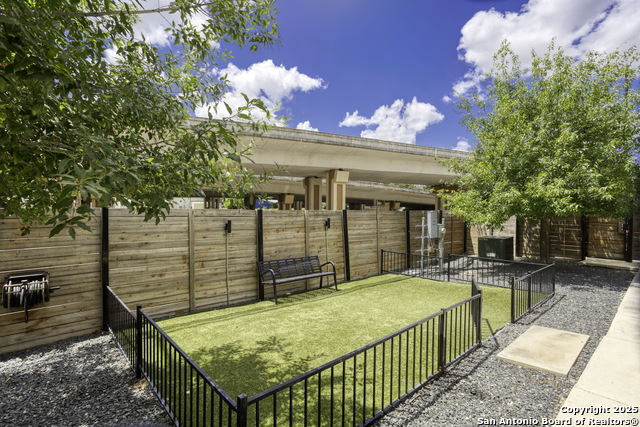 Image 16 of 21 For 811 Elmira Unit 2 E 2