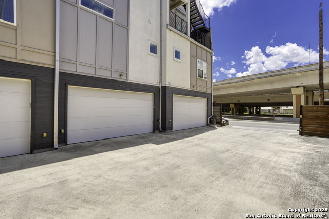 Image 17 of 21 For 811 Elmira Unit 2 E 2