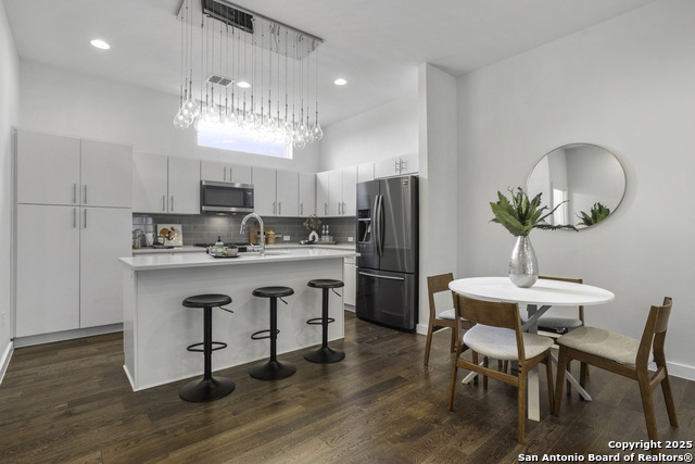 Image 4 of 21 For 811 Elmira Unit 2 E 2