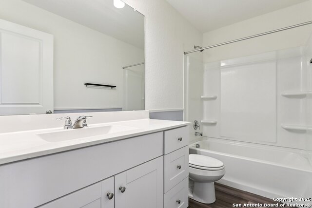 Image 18 of 36 For 5621 Pearl Meadow