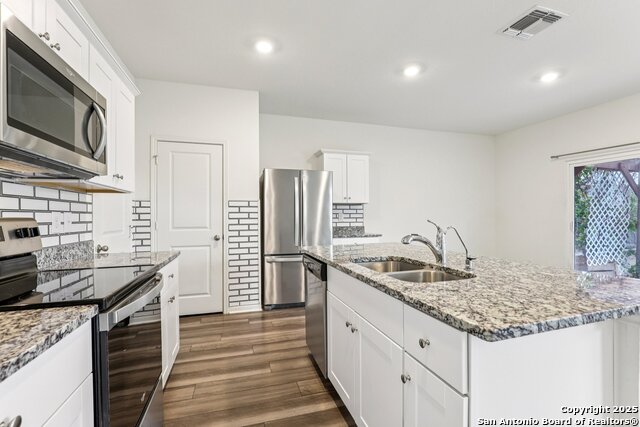 Image 8 of 36 For 5621 Pearl Meadow