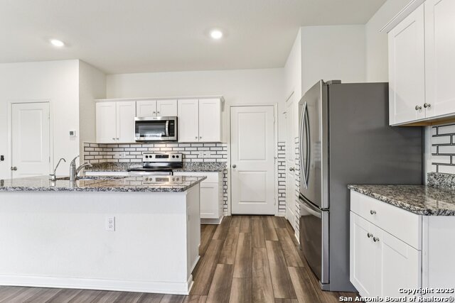 Image 9 of 36 For 5621 Pearl Meadow